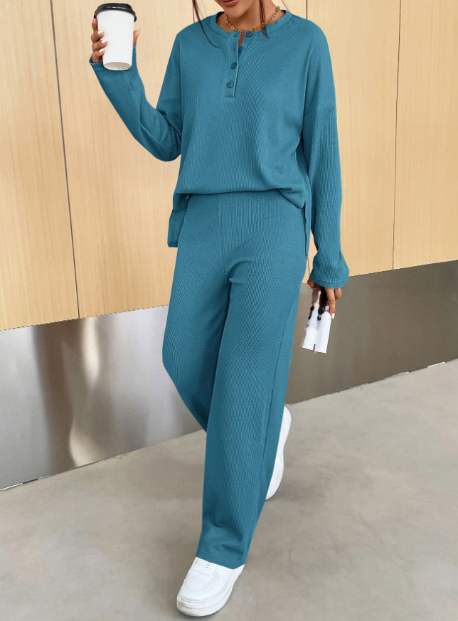 Completo donna con t-shirt girocollo e pantaloni a gamba dritta_voghion.com
