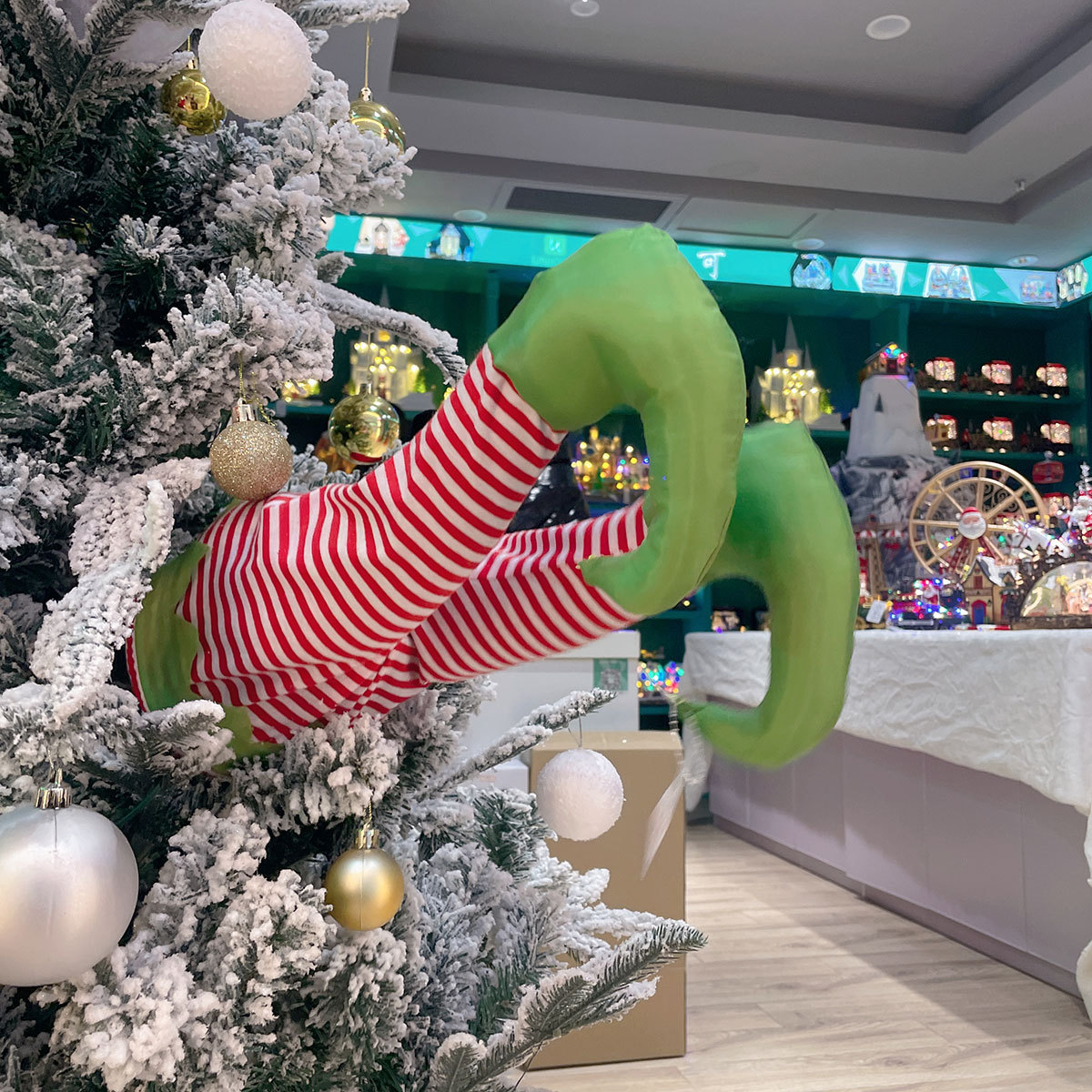 Nuevo árbol de Navidad creativo colgante oscilante decoración de Navidad decoración escena de diseño pantalones eléctricos elfos