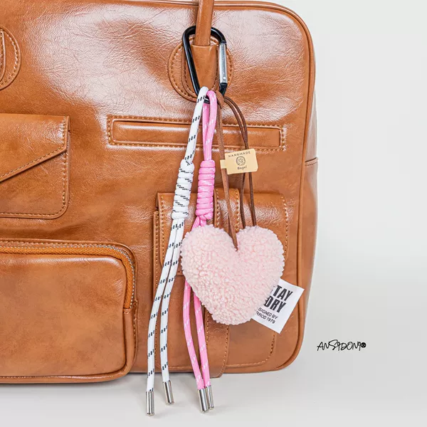 T21 [Big Black Hook] Pink and White Rope + Plush Pink Love Heart