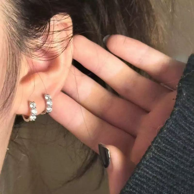 女性用の3ペアのツインイヤーピアス、カラフルなジルコンイヤリング、2025年の新しいスタイル、絶妙なプレーンイヤリング、ニッチで多用途なイヤリング|undefined