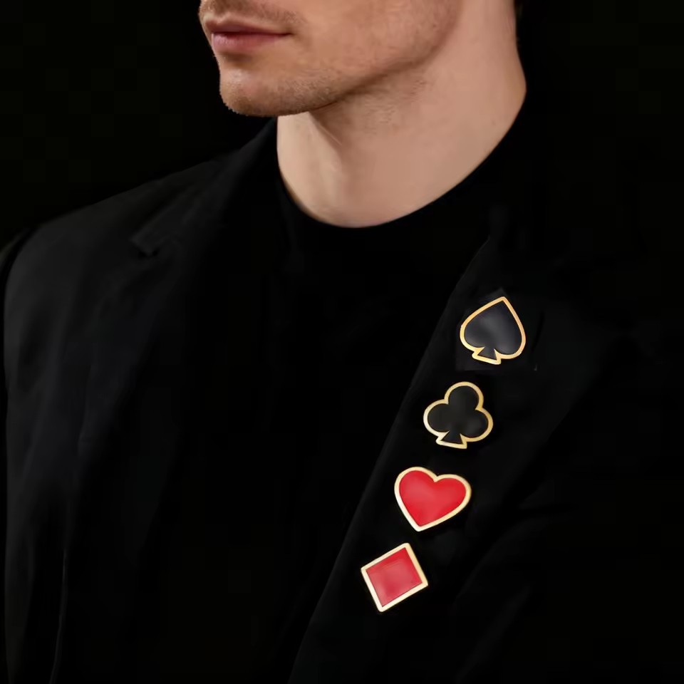 Playing Card Brooch for Men and Women, Spades, Hearts, Pears, Diamonds, 304 Stainless Steel Red and Black Badge Jewelry Gift