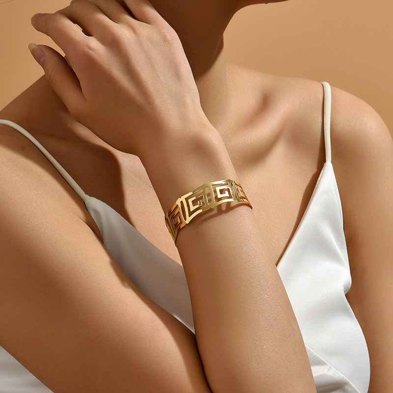 Fashion Solid Color Alloy Plating Bangle