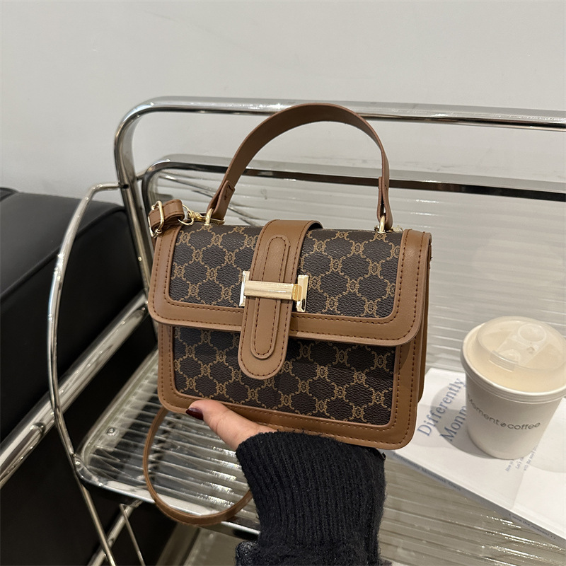 Retro belleza temperamento casual mochila 2025 primavera nueva personalidad bolso de mujer bolso de hombro simple