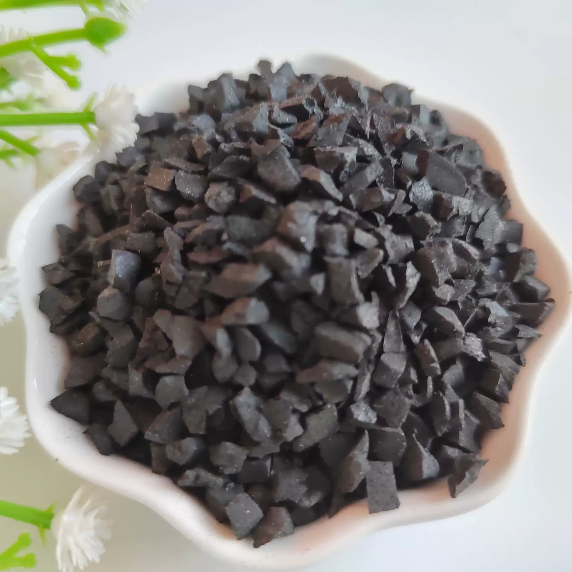 厂家批发黑色橡胶填充颗粒足球场操场跑轮胎颗粒道垫底废旧轮胎丝