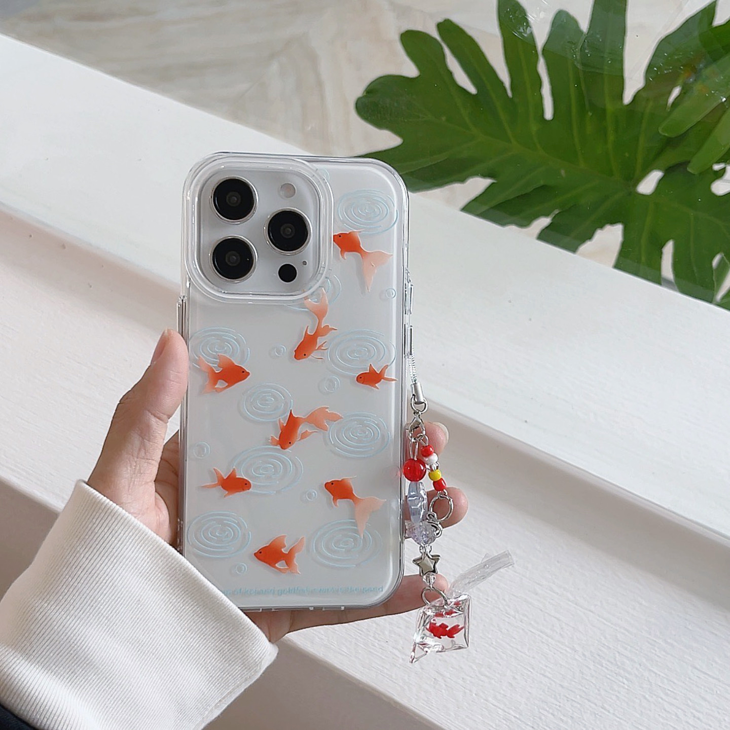 Verano simple y lindo pequeño pez dorado para iPhone15/16 funda para teléfono móvil Apple 15Pro femenino 14/13 nuevo 16P