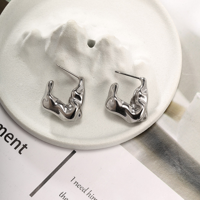 Xuping joyería de acero inoxidable simple pendientes de moda europea y americana personalidad en forma de C bambú junta torsión amor pendientes de orejas para mujeres