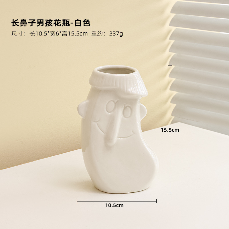 긴 코를 가진 소년 꽃병