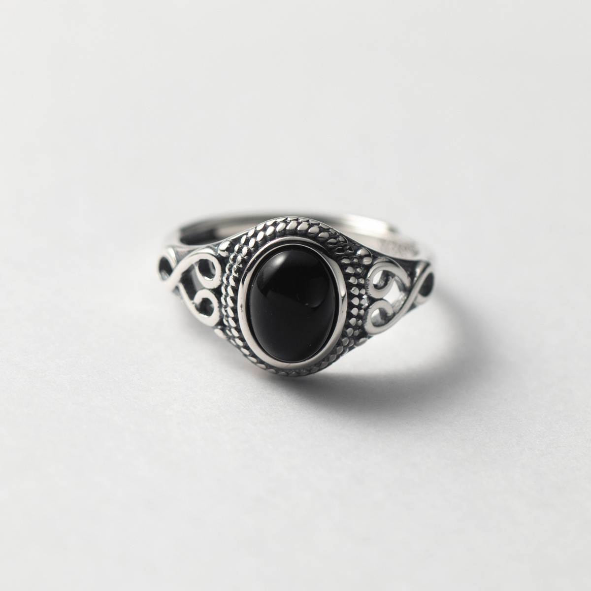 Vintage Style Oval Red And Black Agate Ring Adjustable Ethnic_voghion.com
