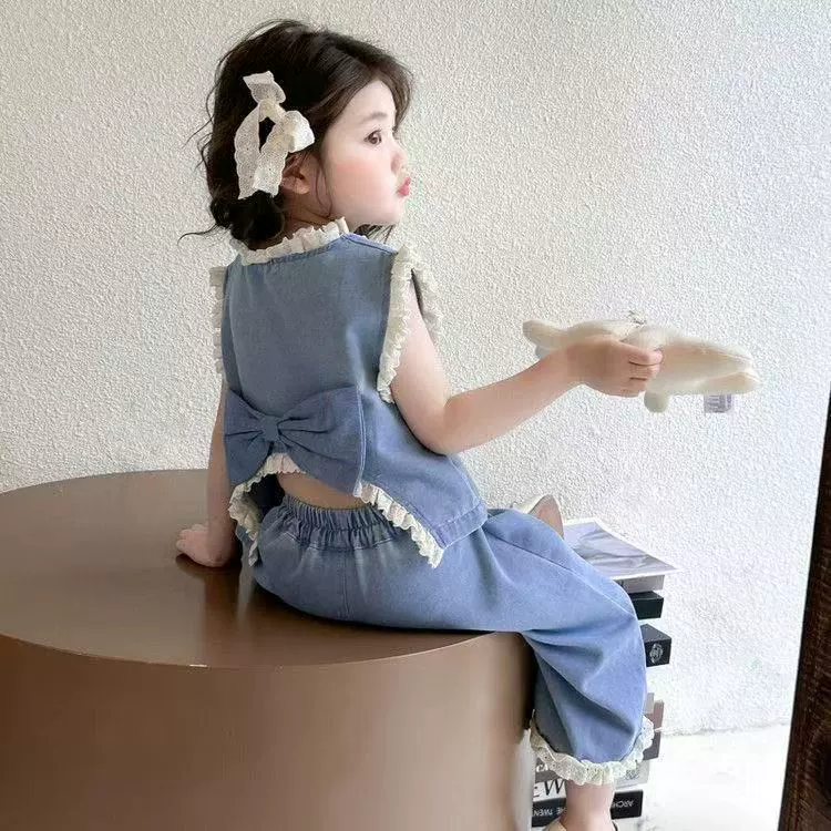 Детский летний костюм из денима для девочек, лето 2025, новый стиль, летнее платье без рукавов, модный комплект из двух предметов