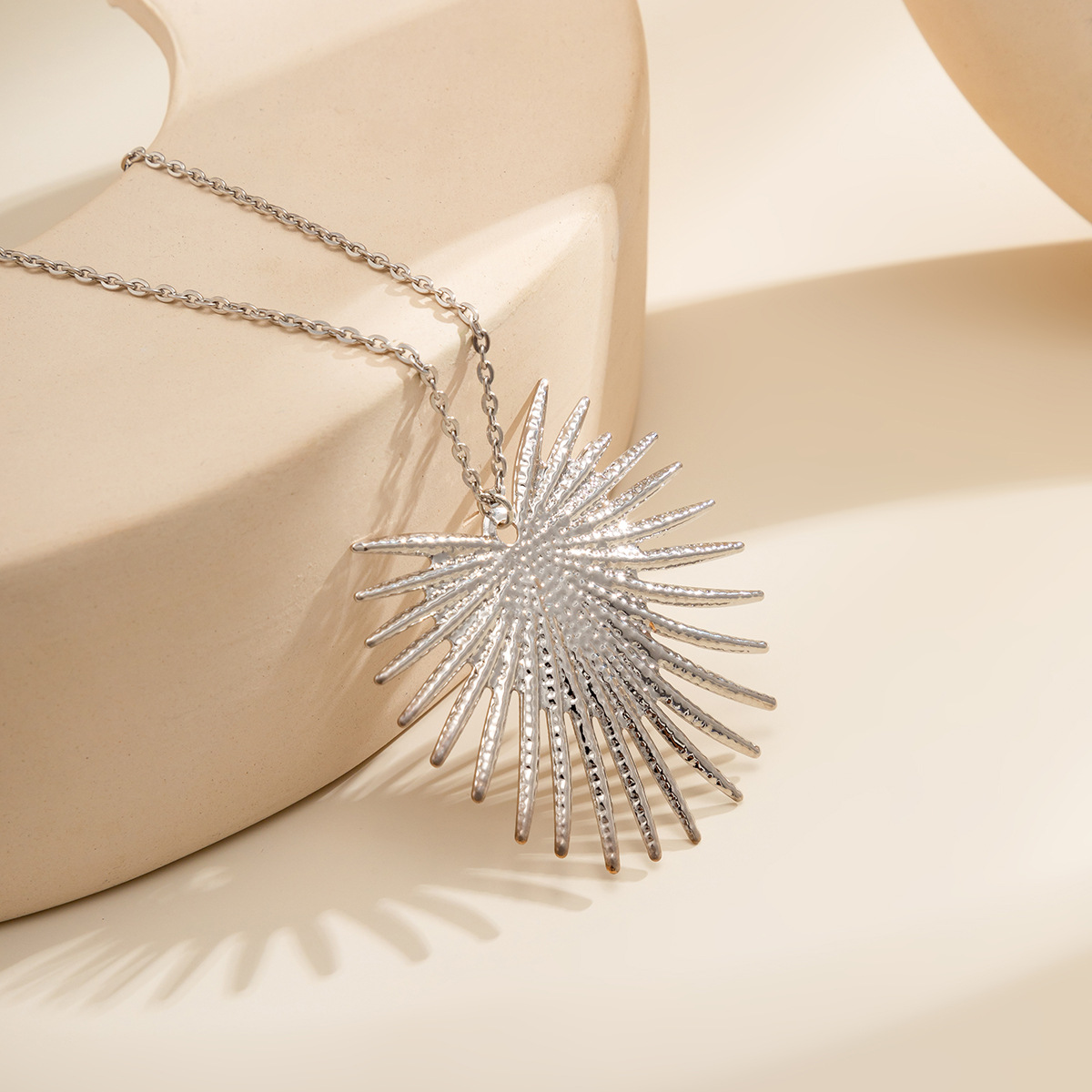 Exaggerated Heart Shape Iron Womenu0027S Pendant Necklace