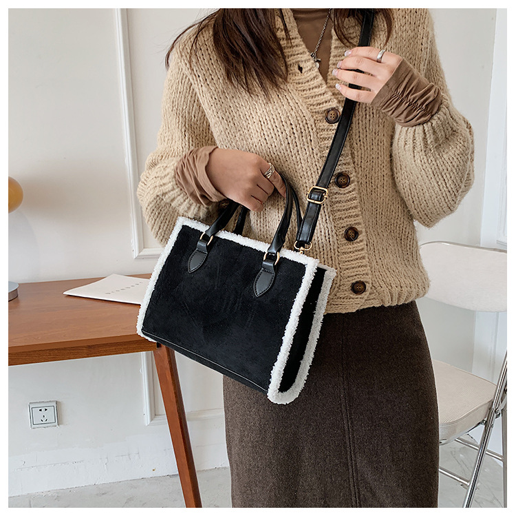 Casual Plush Large Bag Large Capacity Bag For Women 2021 New Western Style Shoulder Bag Autumn And Winter Textured Tote Bag display picture 9