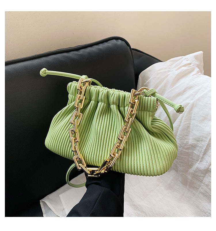 Unique Small Bag Women's Summer Versatile Messenger Bag 2021 New Trendy Fashion Shoulder Underarm Bag Pleated Bucket Bag display picture 12