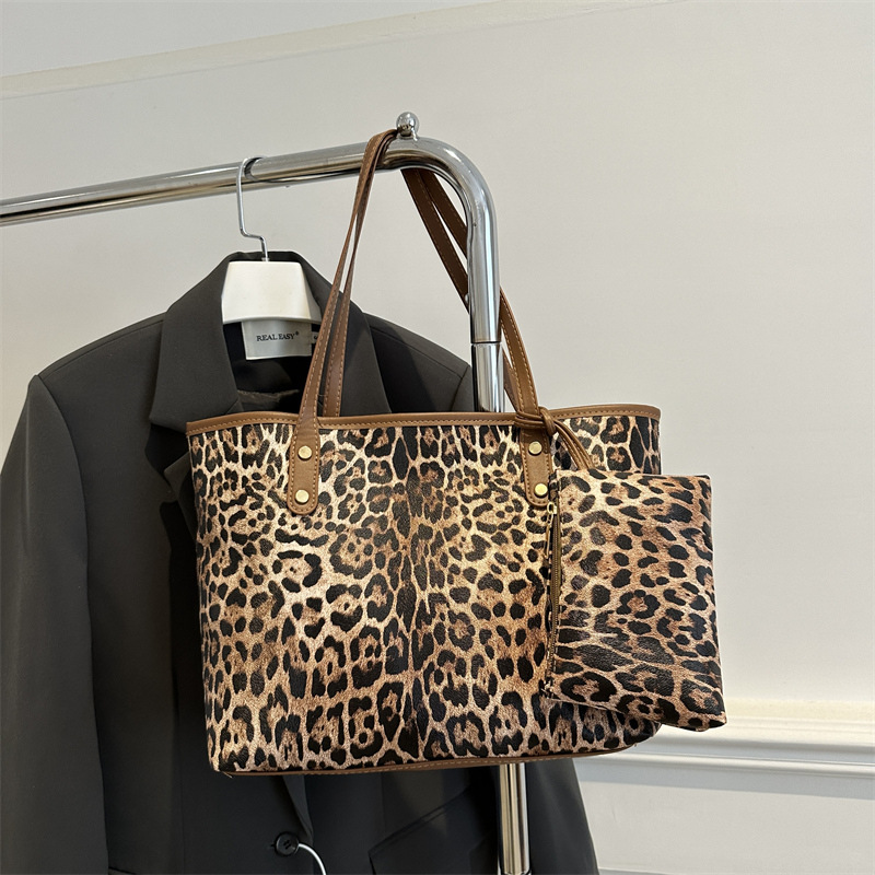 Retro viaje leopardo bolso axilar otoño 2024 nueva moda moda personalidad temperamento bolso de hombro