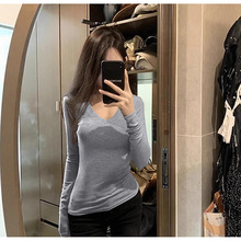 高级感V领德绒秋冬长袖T恤女新款内搭辣妹正肩修身收腰打底衫上衣