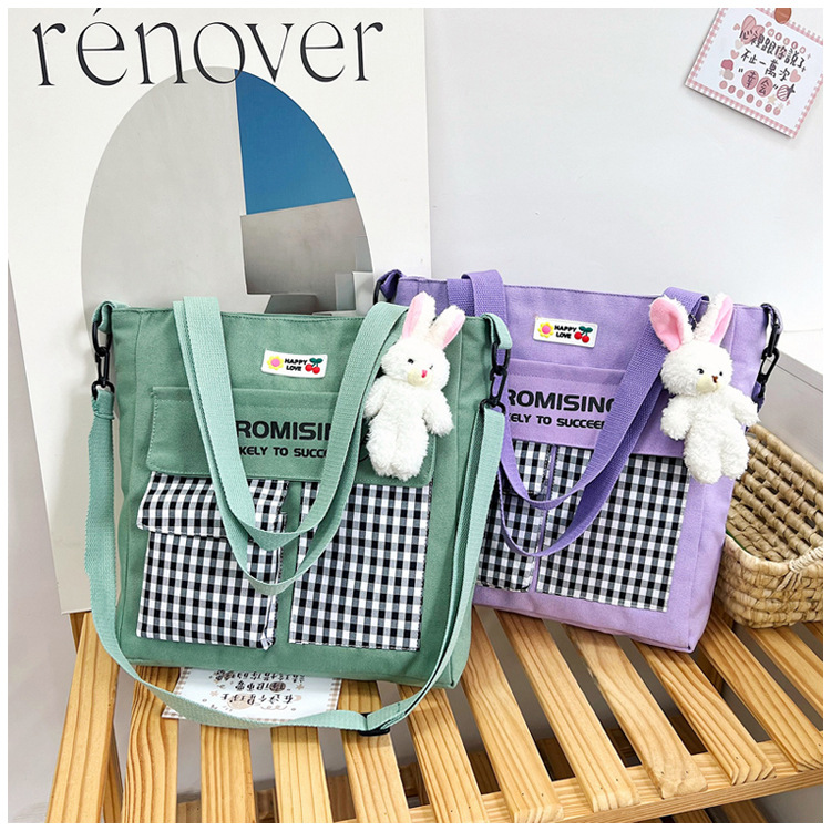 The new Korean-style cute nylon bag for class tutoring is a versatile checkered single-shoulder bag that is selling well (with a bear) undefined