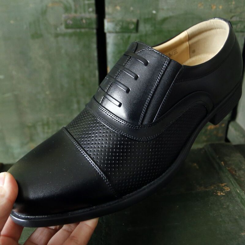 Summer Hollow-Out Men's Breathable Three-Strap Casual Formal Business Office Wedding Three-Strap Old-Style Leather Sandals