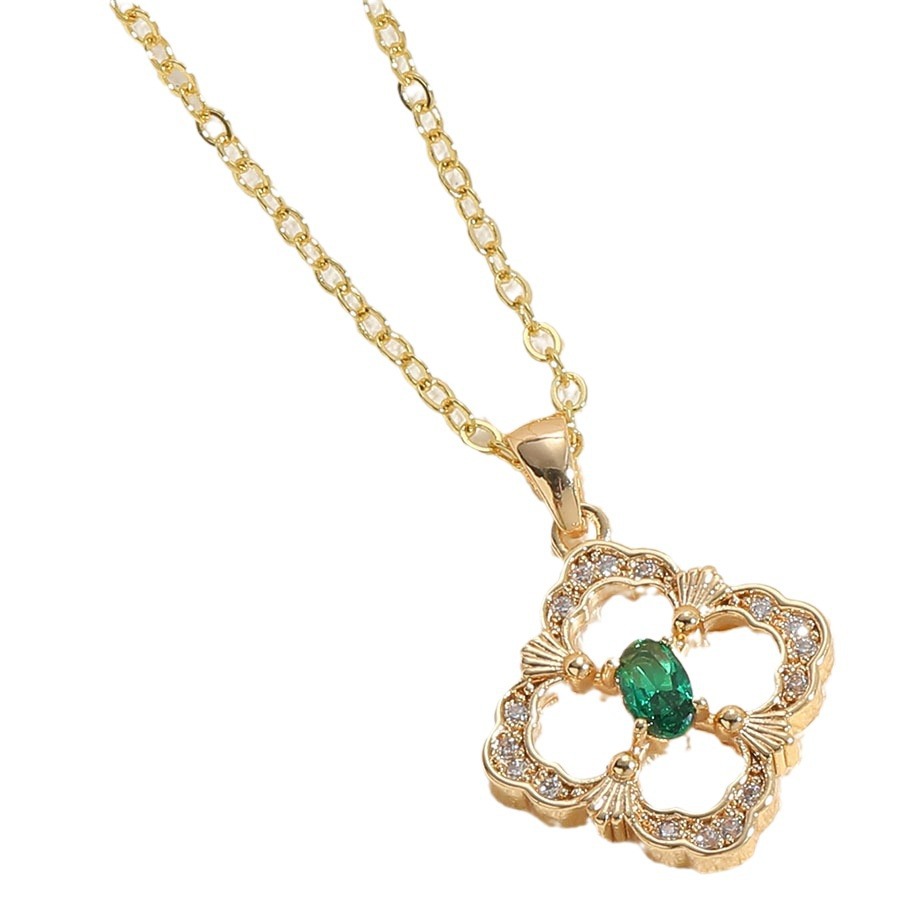 Verfijnde vlinderhanger met zirkonia voor dames. Sierlijke vergulde choker met een sprookjesachtige uitstraling. Hypoallergeen, lichtgewicht en vol._voghion.com