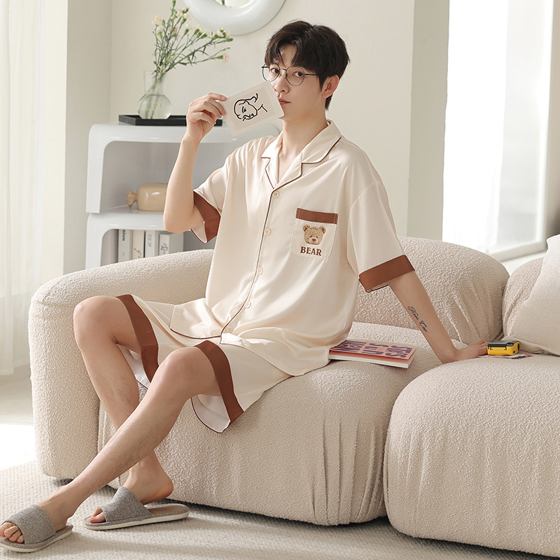 아이스 실크 잠옷 남성 여름 얇은 루즈 캐주얼 하이 엔드 카디건 라펠 반팔 반바지는 집 밖에서 입을 수 있습니다