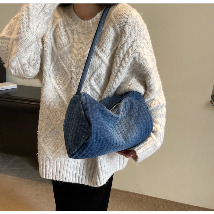Frau Groß Denim Einfarbig Strassenmode Kissenform Reißverschluss Schultertasche Umhängetasche display picture 6