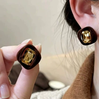 韩版秋冬氛围感方形咖色植绒香槟钻耳钉防过敏气质耳环2026新款女