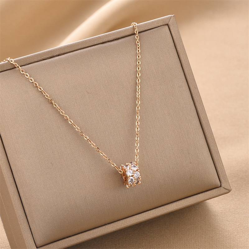 Collar de acero de titanio para mujeres simple y versátil estilo ligero de lujo nicho diseño de alta calidad no decoloración joyería de cadena de clavícula al por mayor