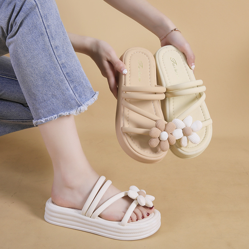 Zapatillas para mujeres 2025 nuevo estilo de verano con falda de alta calidad de moda con suela gruesa y suave antideslizante zapatillas frías junto al mar