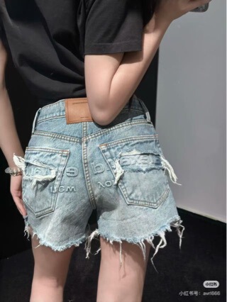 Correct Version of Niche 2026 Summer Fashion Letter-Design Frayed Denim Shorts, High-Waisted Slimming Straight Shorts for Women