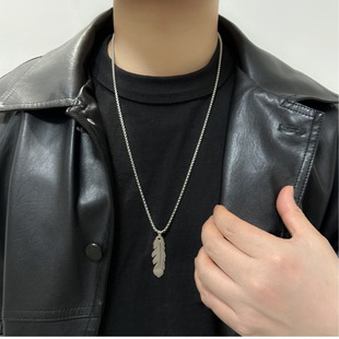 Fashion simple ins style feather titanium steel necklace personalized stainless steel feather pendant cross-border e-commerce hot-selling products