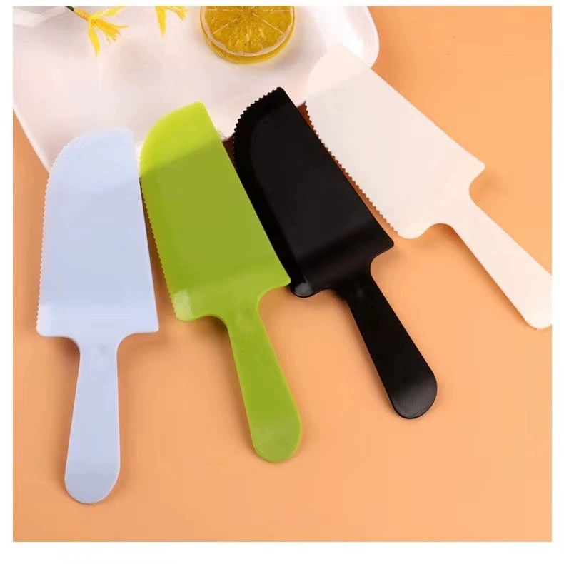 Одноразовый пластиковый резак утолщенный зубчатый нож независимая упаковка матовый нож для торта на день рождения и вилка цвет прозрачный