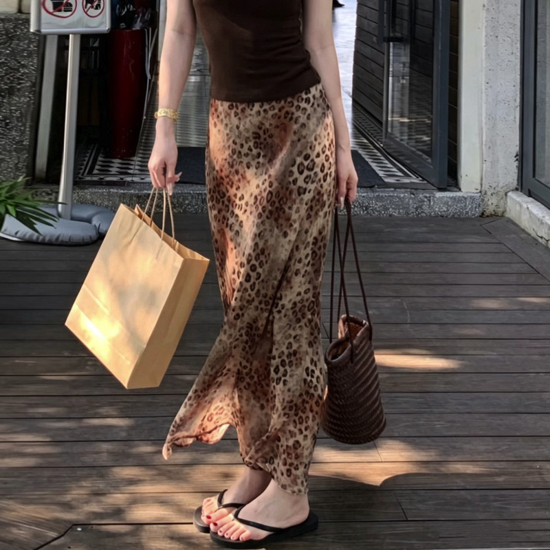 Leopard Aesthetics! ! Self-Made Statement Piece, Slimming Leopard Print Skirt with a Golden Touch, Elegant Spring/Summer Long and Short Skirts. Leopard Aesthetics! ! Self-Made Statement Piece, Slimming Leopard Print Skirt with a Golden Touch, Elegant Spring/Summer Long and Short Skirts.