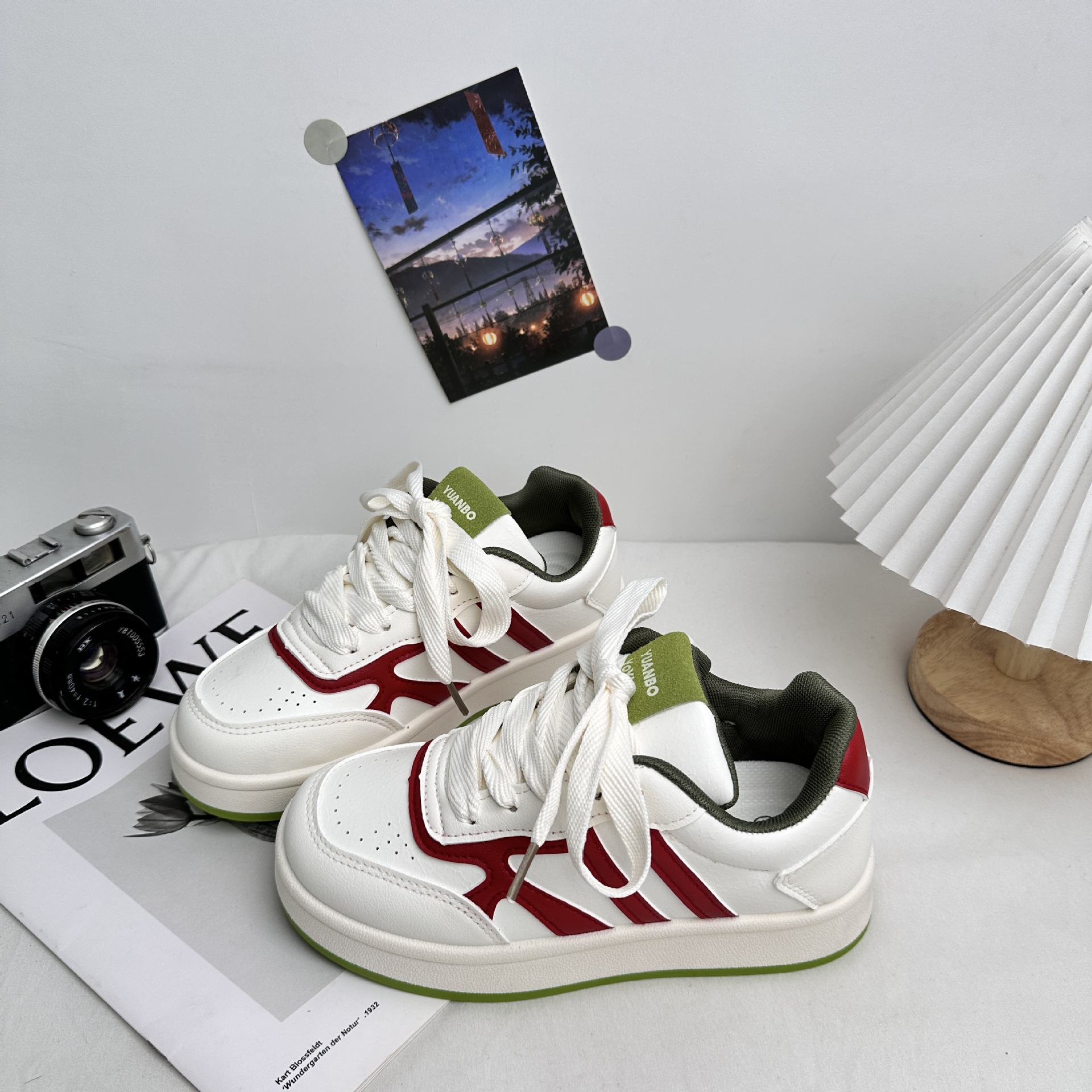 Zapatillas de deporte para estudiantes de primavera de onda lejana, tendencia de todo fósforo para mujer, zapatos blancos Harajuku 2025 nuevos zapatos de lona coreanos en nombre del cabello