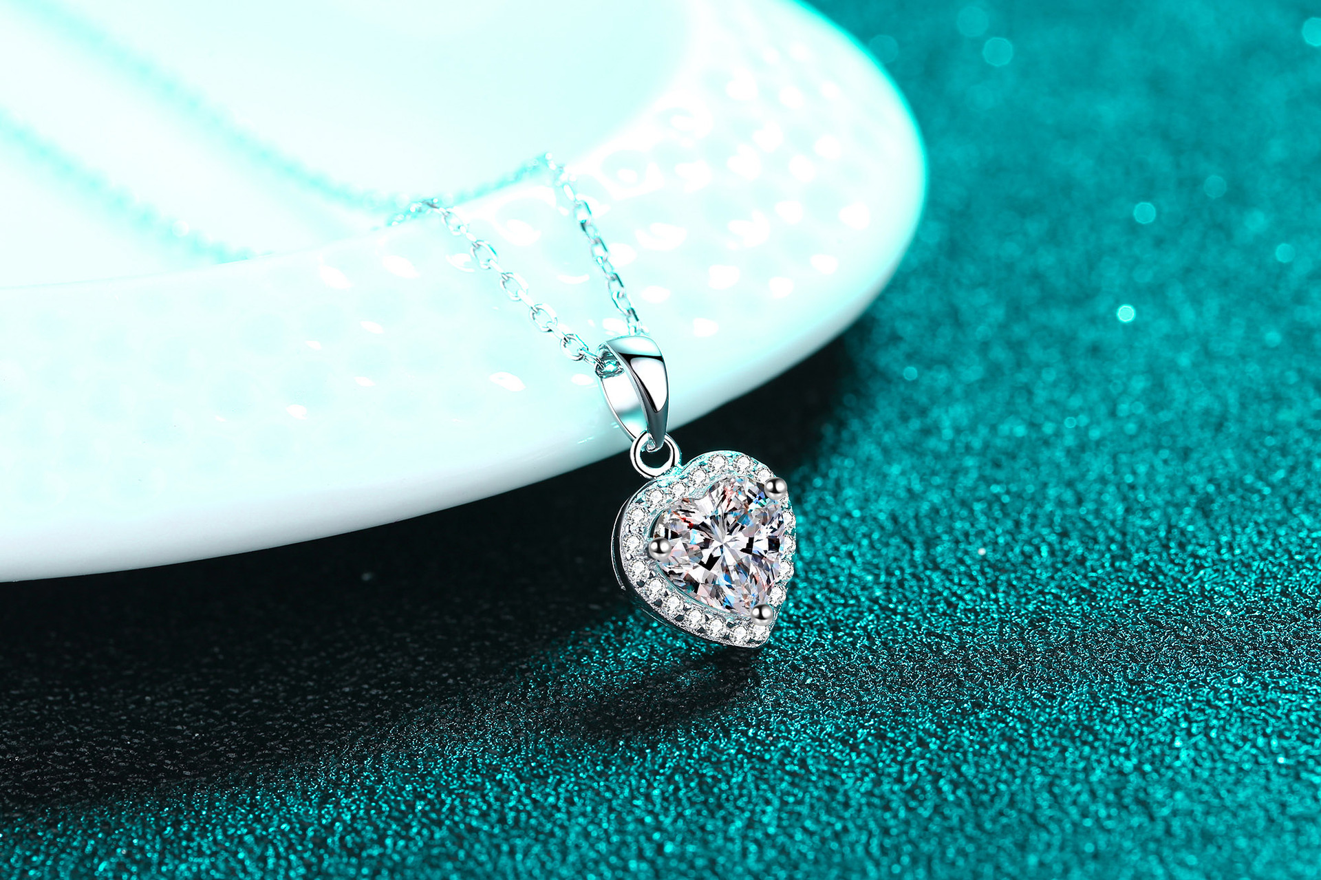 Wedding Occasion 925 Sterling Silver Material 925 Sterling Silver Moissanite Zircon Plating Inlay Heart Shape Pendant Necklace