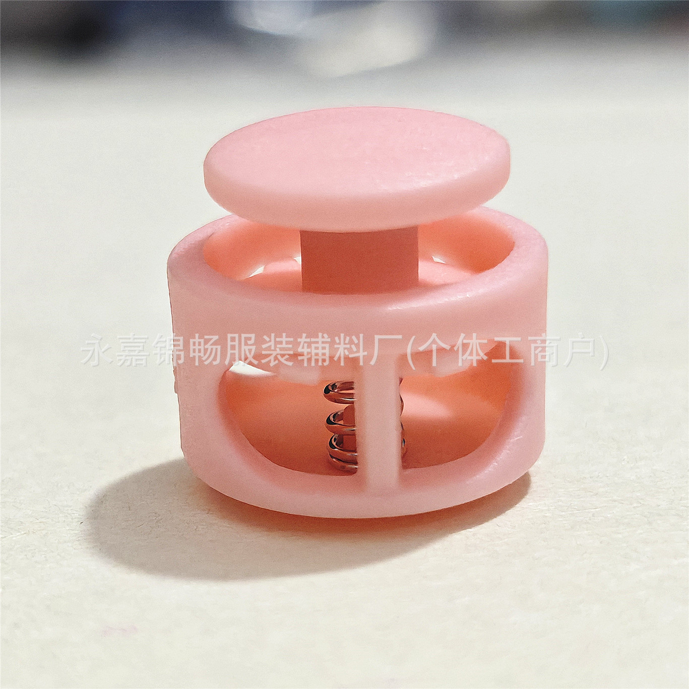 Botón de resorte de color botón de nariz de cerdo de doble agujero de plástico ajustable botón de pan antideslizante cilíndrico botón de cuerda de campana colgante de color sólido