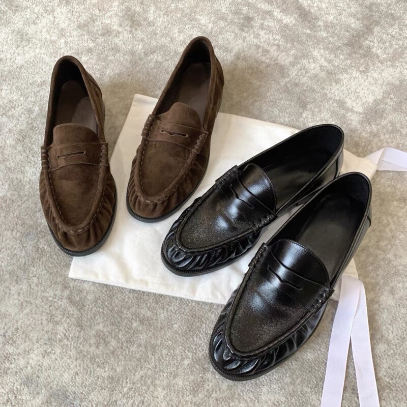 Cowhide Version~25 Years of New Retro Round-Toe Pleated Suede Chunky Heel Loafers for Women, Versatile for Commuting and Everyday Wear