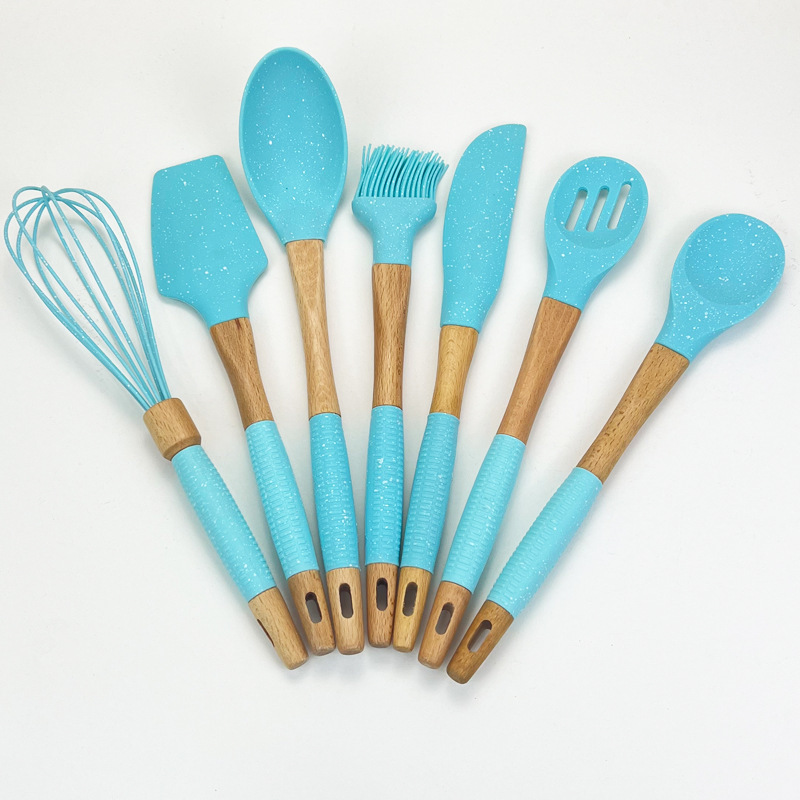Punto de pulverización transfronterizo utensilios de cocina de silicona juego de 13 piezas mango de madera de haya espátula de silicona de cocina herramientas de horneado de silicona personalizadas