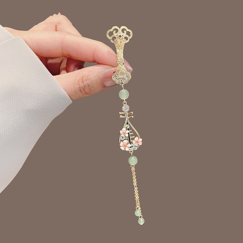 Broche estilo chinês com design de saia de cavalo e pipa borla_voghion.com
