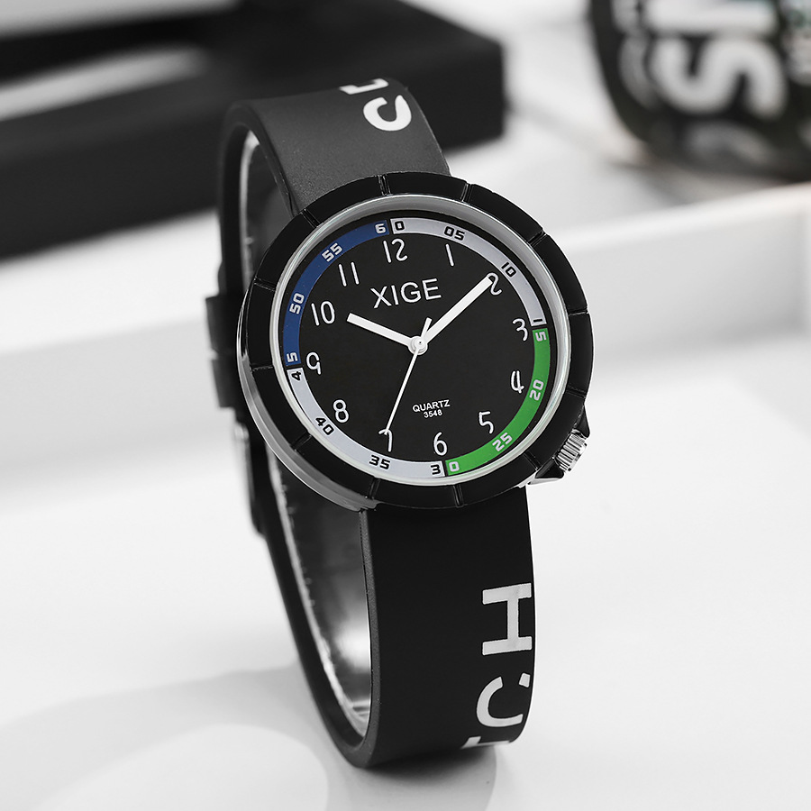 New Cute Children's Waterproof Watch Skin-Friendly Silicone Color Student Boys and Girls Children's Quartz Watch Wholesale