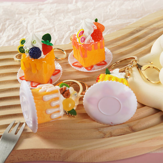 Simulation fruit cream cake keychain pendant mini cake food and play bag ornaments simulation cream dessert