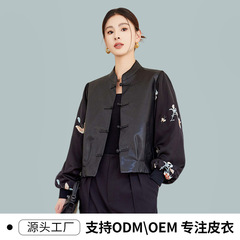 新しい中国風のスプライシングレザージャケット女性のショートレザージャケット新しいレトロ国民スタイルスタンドカラージャカードバックルレザージャケット女性のための