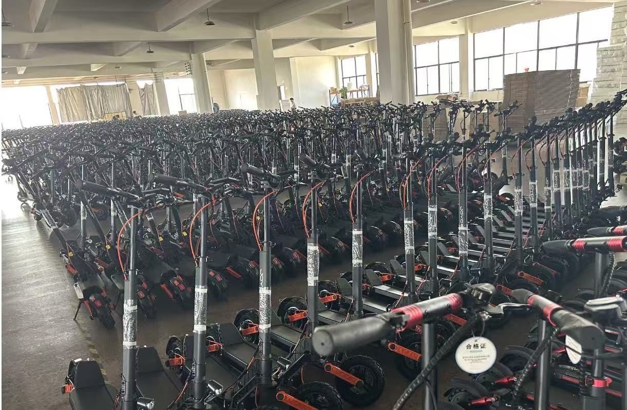 New Cross-Border 11inch Off-Road Electric Scooter with Lithium Battery, Foldable Electric Vehicle for Driving and Commuting, Two-Wheeled Electric Bike
