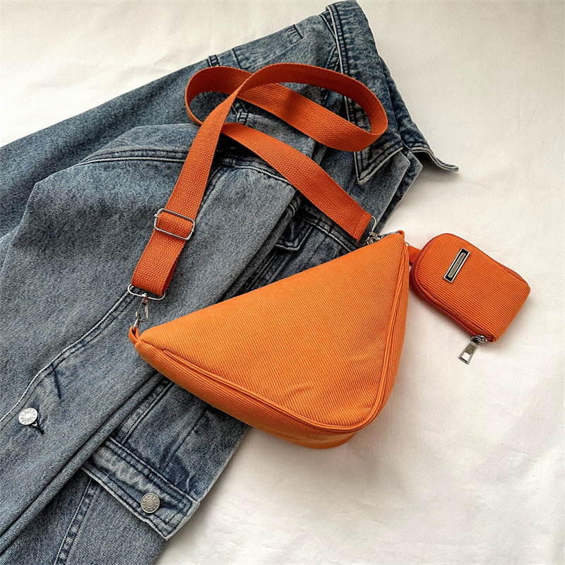 Bolsa de gran capacidad para mujer verano 2023 nueva bolsa de mensajero de color sólido simple estilo deportivo casual hombro triángulo bolsa niño y madre
