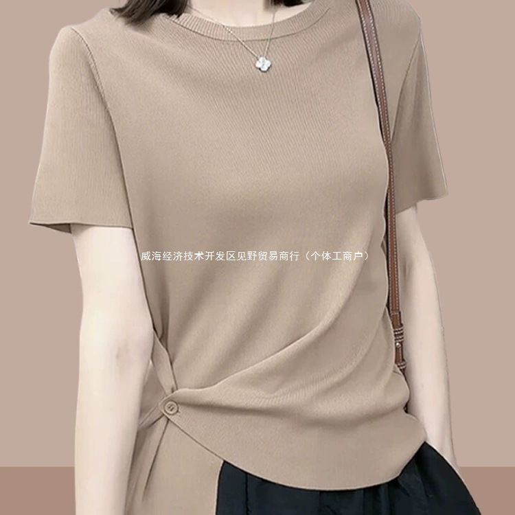 Женская футболка из ледяного шелка с короткими рукавами и правым плечом, новинка 2025 года, летняя свободная футболка для похудения, шикарный топ с прямыми пуговицами, трикотаж