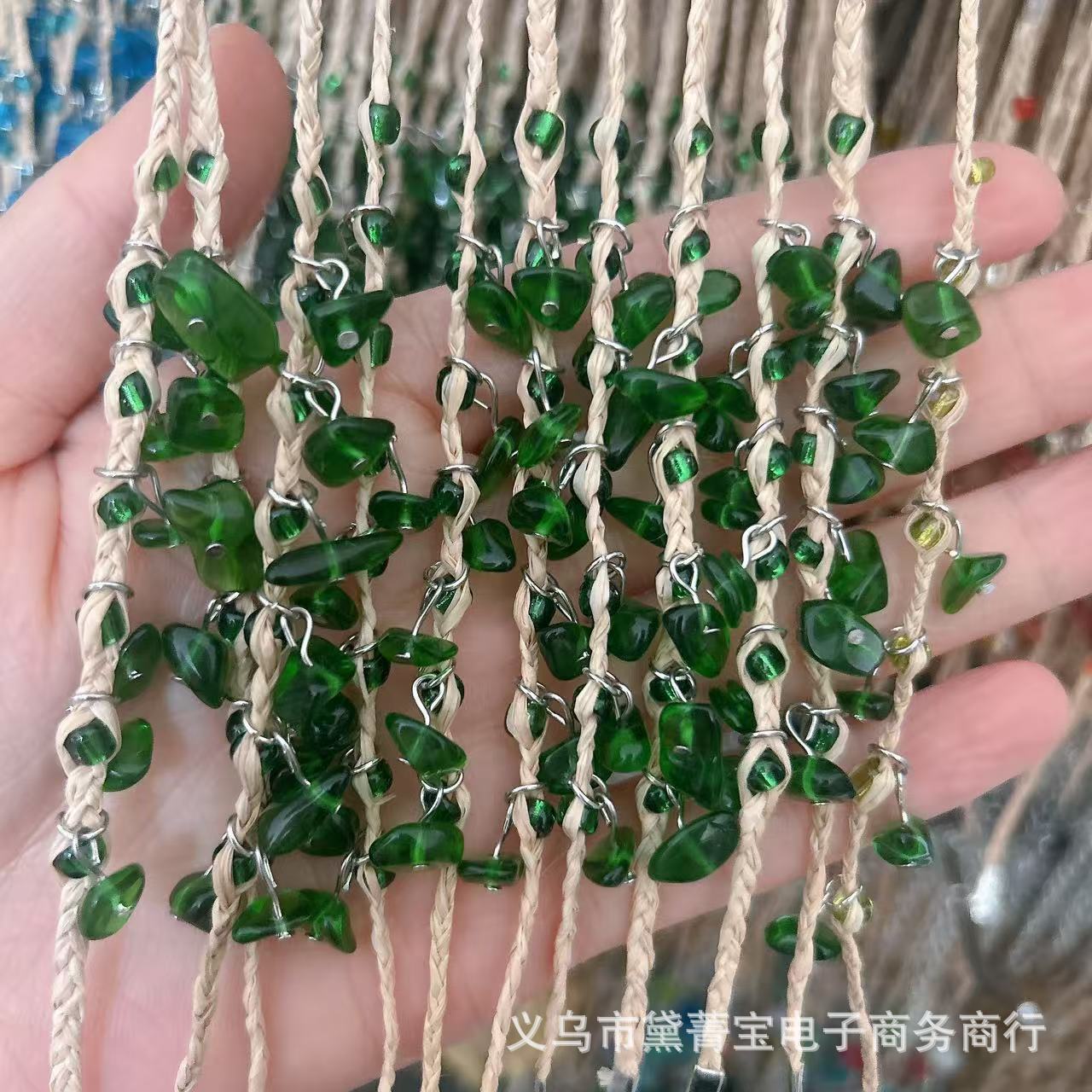 짙은 녹색