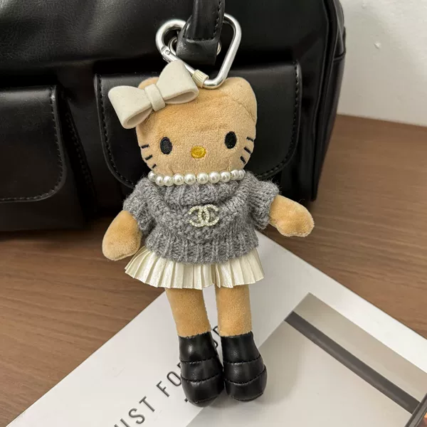 Sweater, pleated skirt, pendant