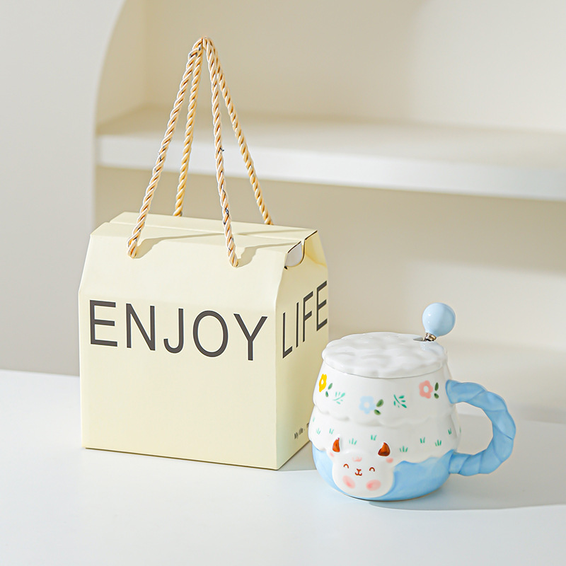 Caricatura de cordero tazas de chicas para dar a una amiga regalos de cumpleaños de alto valor facial estudiantes lindos y pequeños regalos prácticos chicas