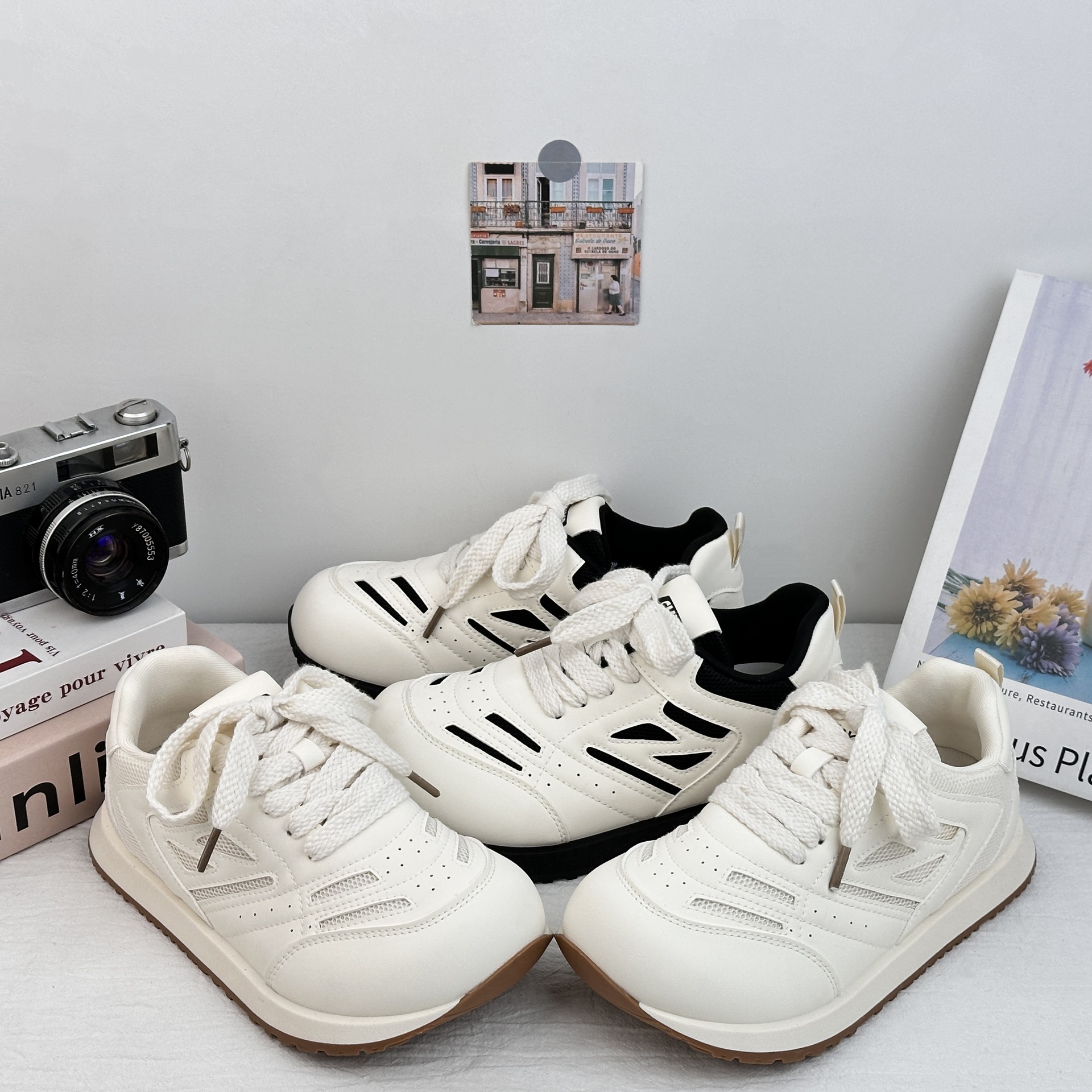 Zapatos de skate Yuanbo para mujeres 2025, verano nuevo nicho transpirable, zapatos chicos, zapatos casuales con suela gruesa, zapatos blancos pequeños