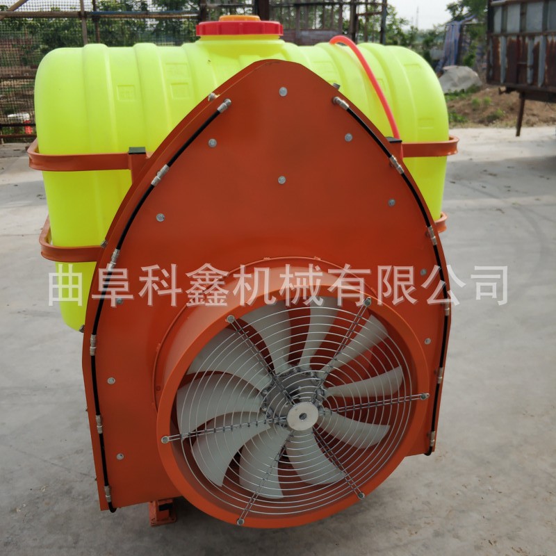 Pulverizador de pulverización remota de alimentación por aire de cuatro ruedas colgadas traseras pulverizador de pulverización remota para árboles frutales y insectos