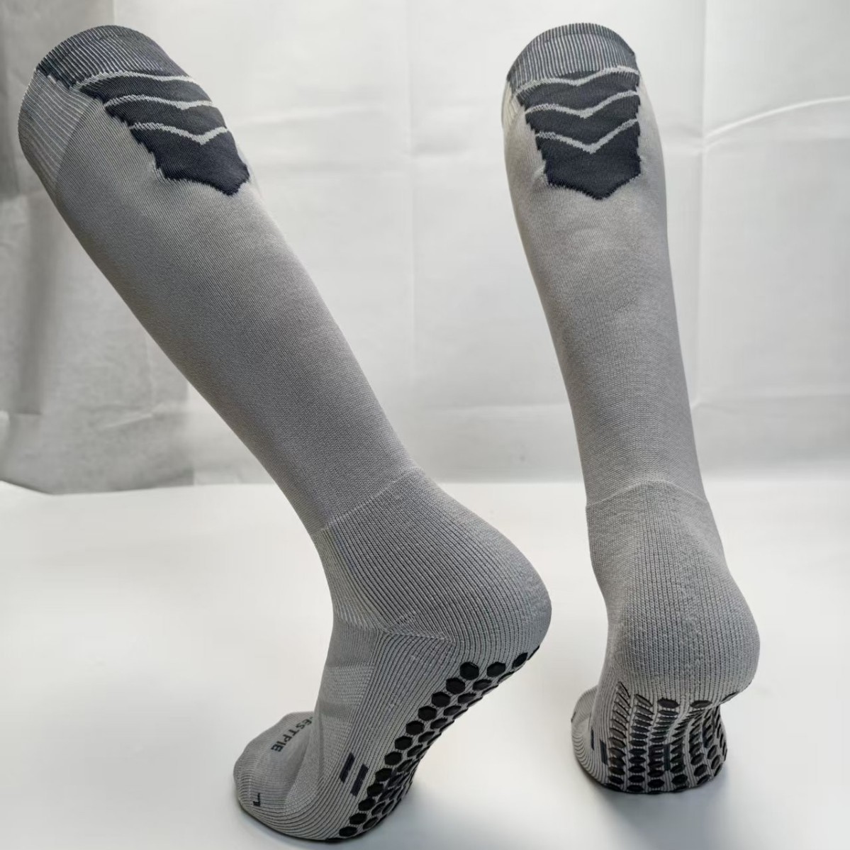 Customized professional football socks with towel bottom, shock-absorbing, breathable, high-tube training socks, non-slip, sweat-absorbing sports long socks wholesale