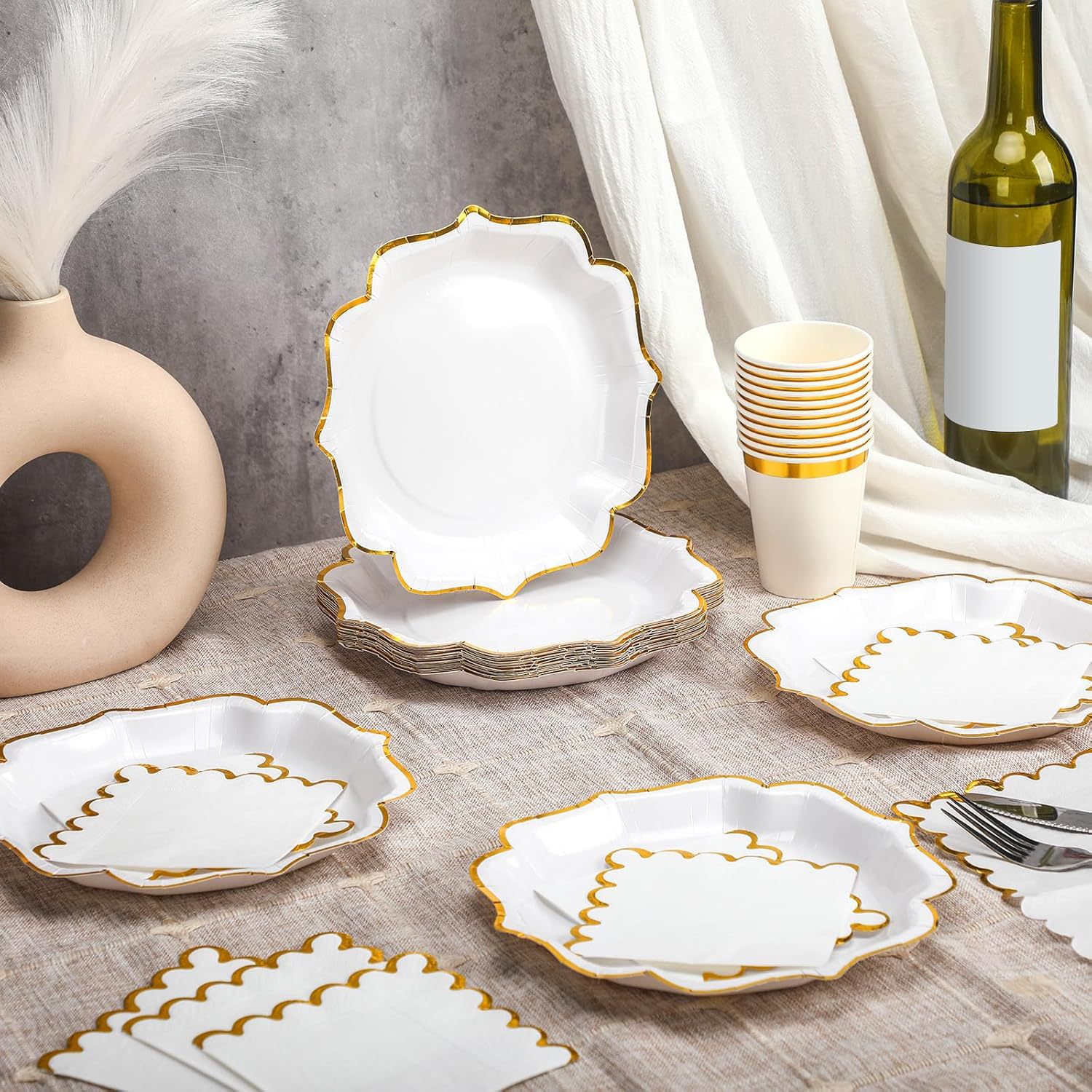 Amazon spot blanco estampado de cuatro cuadrados encaje juego de suministros de fiesta cubiertos desechables bandeja de papel tazas servilletas