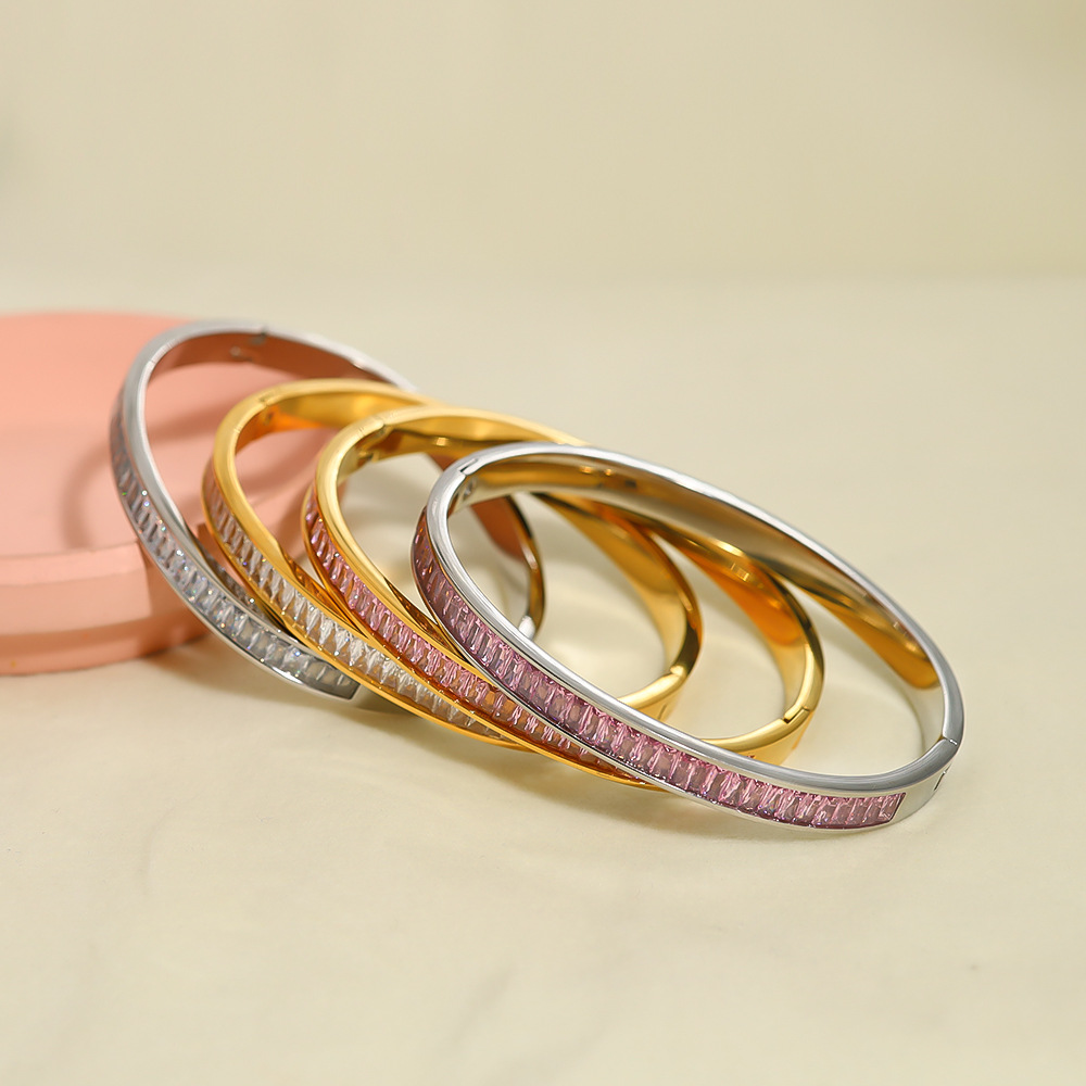 Venta caliente en Europa y América Acero de titanio Acero inoxidable Horno galvanoplastia al vacío Pulsera de circón de color diamante completo Joyería de lujo ligero